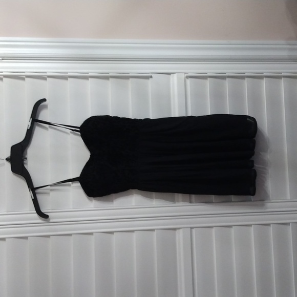 Woman's dress - Picture 1 of 5